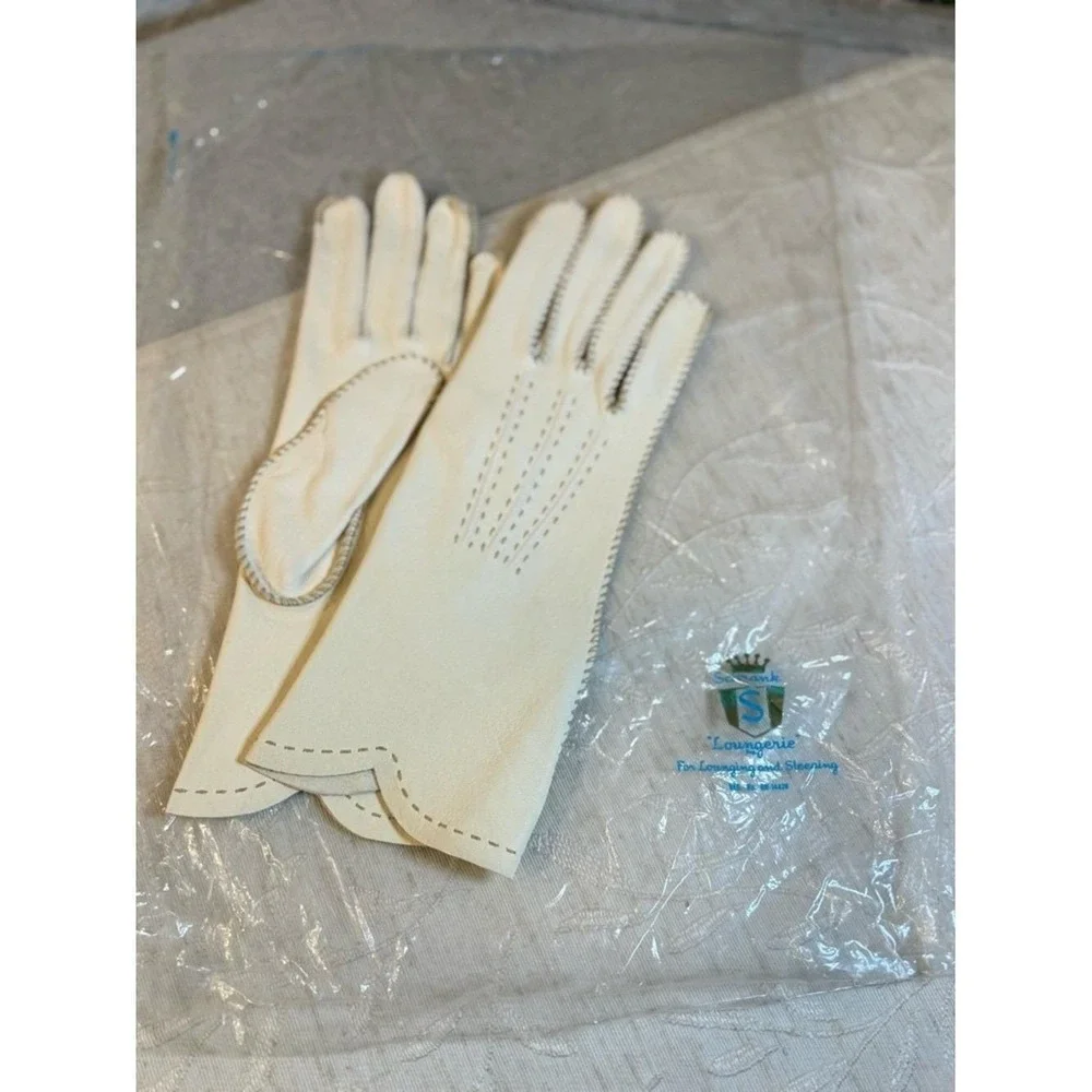 Vintage Schrank Loungerie Sleeping Gloves NWT‎ Mid-Century Boudoir Beauty Sz 6